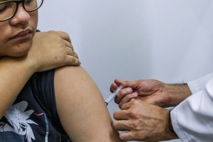 jovens-de-15-a-19-anos-podem-se-vacinar-contra-hpv-ate-junho-de-2026