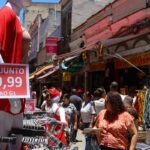 comercio-popular-do-rio-tem-movimentacao-intensa-as-vesperas-do-natal