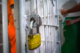 policia-segue-buscando-3-dos-4-presos-soltos-com-alvaras-falsos-em-mg