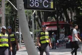 com-calor,-governo-de-sao-paulo-emite-alerta-para-economia-de-agua