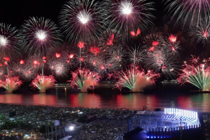 bombeiros-aprovam-vistoria-de-balsas-para-fogos-em-copacabana