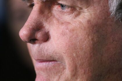 com-crise-persistente-de-solucos,-bolsonaro-faz-nova-cirurgia