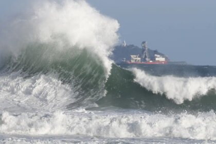 marinha-emite-alerta-de-ressaca-para-o-litoral-do-rio-no-reveillon