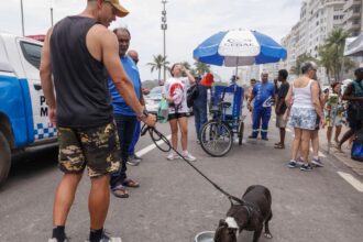 cedae-distribui-agua-para-hidratacao-no-rio