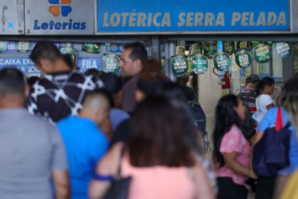 lotericas-ficam-cheias-em-dia-de-sorteio-da-mega-da-virada