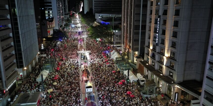 reveillon-na-avenida-paulista-teve-musica-e-fogos-silenciosos