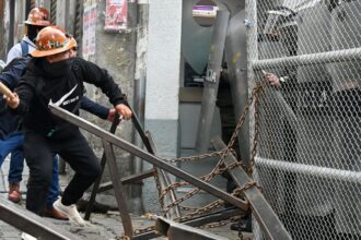 bolivia:-protestos-desafiam-governo-apos-aumento-de-combustiveis