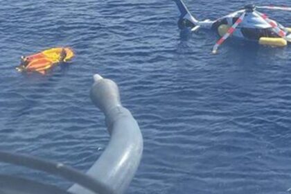 helicoptero-faz-pouso-forcado-no-mar-em-cabo-frio