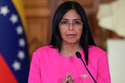 saiba-quem-e-delcy-rodriguez,-presidente-interina-da-venezuela