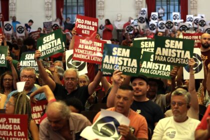 em-ato-em-sp,-manifesto-celebra-democracia-contra-atos-de-8-de-janeiro