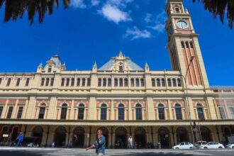 segunda-de-ceu-claro,-sol-e-sensacao-de-calor-na-capital-paulista
