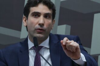 galipolo-assina-manifesto-internacional-pela-independencia-dos-bcs