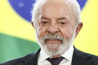 antes-de-viagem-ao-panama,-lula-conversa-com-presidente-mulino