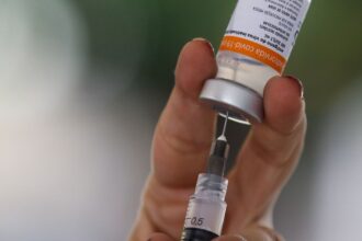 ha-5-anos,-brasil-aplicava-primeiras-doses-de-vacina-contra-a-covid-19