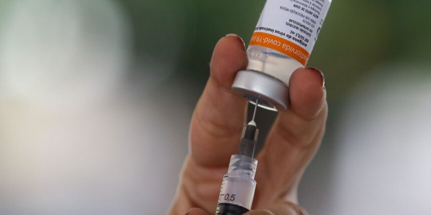 ha-5-anos,-brasil-aplicava-primeiras-doses-de-vacina-contra-a-covid-19