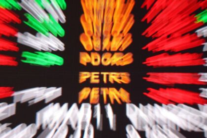 bolsa-bate-recorde-e-fecha-acima-dos-166-mil-pontos-pela-primeira-vez