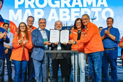 petrobras-assina-contrato-bilionario-para-fabricar-navios-no-rs