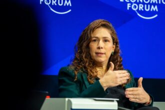 em-davos,-esther-dweck-defende-integracao-da-america-latina