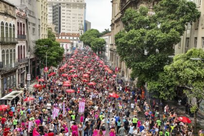 bloco-da-lexa-atrai-folioes-para-o-circuito-preta-gil-no-centro-do-rio