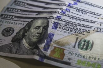 dolar-cai-para-r$-5,20-e-atinge-menor-valor-em-20-meses