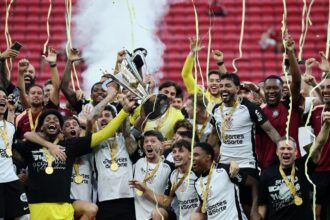 corinthians-vence-flamengo-e-e-bicampeao-da-supercopa-rei