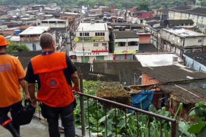 tempestade-atinge-o-guaruja,-causa-alagamentos-e-deixa-12-desabrigados