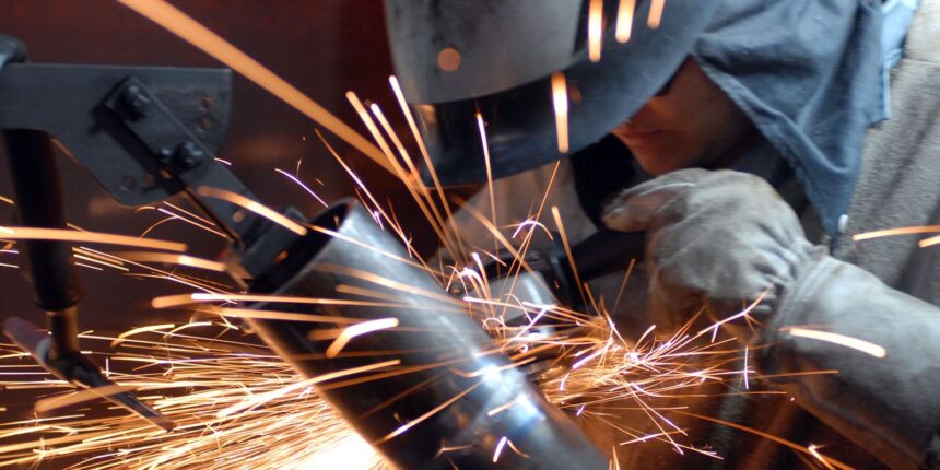 cni:-faturamento-da-industria-fica-estagnado-em-2025