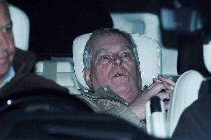 policia-segue-com-buscas-em-mansao,-apos-libertar-ex-principe-andrew