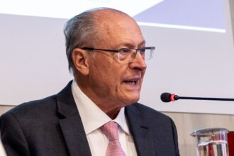 alckmin:-brasil-nao-perde-competitividade-com-tarifa-de-10%-dos-eua