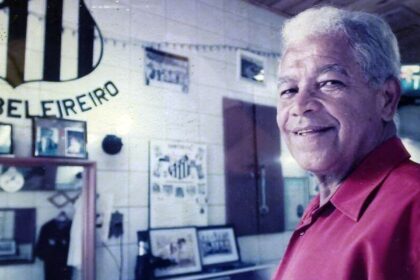 morre-o-barbeiro-que-moldou-o-topete-do-rei-pele