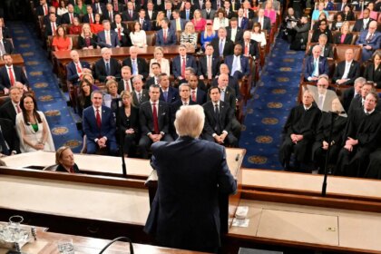 trump-proclama-“era-de-ouro”-em-discurso-sobre-estado-da-uniao