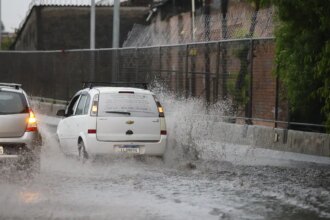 chuvas-no-rio-de-janeiro-deixam-um-morto-em-angra-dos-reis
