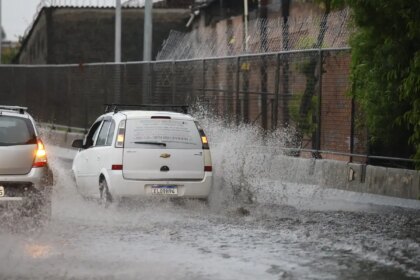 chuvas-no-rio-de-janeiro-deixam-um-morto-em-angra-dos-reis