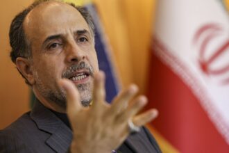 embaixador-do-ira:-eua-evitam-acordo-e-trump-se-acha-rei-do-mundo”