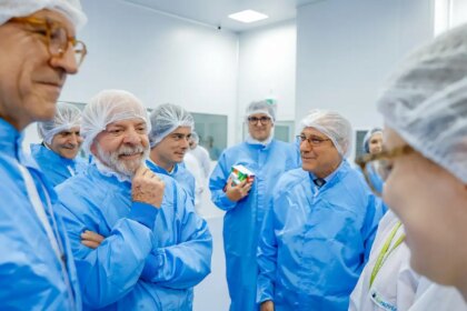 lula-visita-fabrica-que-fornece-19-milhoes-de-produtos-ao-sus