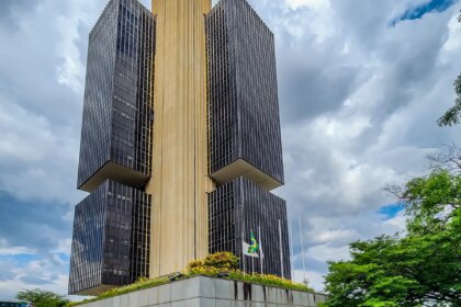 bancos-poderao-descontar-aportes-antecipados-ao-fgc