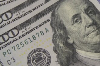 dolar-fecha-em-r$-5,28-com-preocupacoes-sobre-oriente-medio