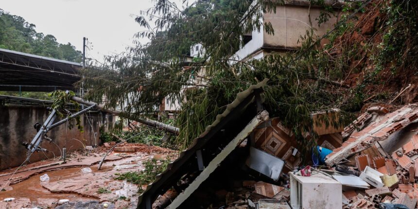 governo-liberar$-7,3-mil-para-familias-atingidas-por-chuvas-em-mg