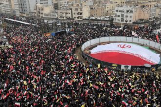 sob-bombas,-multidoes-vao-as-ruas-no-ira-em-apoio-aos-palestinos