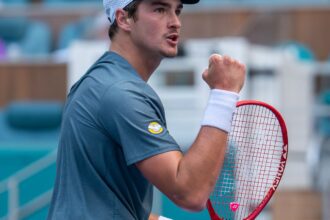 joao-fonseca-vence-estreia-em-miami-e-tera-alcaraz-na-2a-rodada