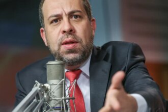 negociamos-com-os-caminhoneiros,-diz-boulos-sobre-greve-da-categoria