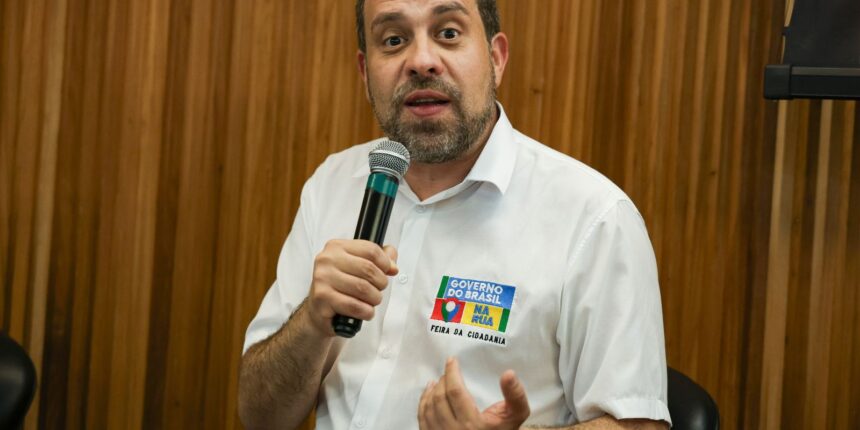 e-banditismo,-diz-boulos-sobre-aumento-de-diesel-nos-postos