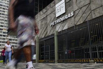 petrobras-diz-entregar-todo-o-combustivel-produzido-nas-refinarias