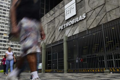 petrobras-diz-entregar-todo-o-combustivel-produzido-nas-refinarias