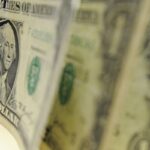 dolar-cai-para-r$-5,24,-e-bolsa-sobe-3,24%-apos-fala-de-trump