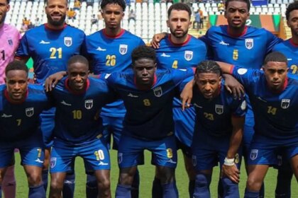 tubaroes-azuis-nadam-contra-a-corrente-rumo-a-copa-2026