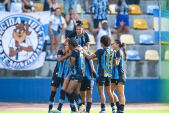 gremio-supera-internacional-por-2-a-1-no-brasileiro-feminino