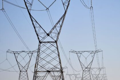 aneel-leiloa-cinco-lotes-de-linhas-de-transmissao-de-energia