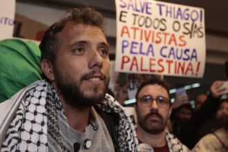 ativista-brasileiro-e-deportado-da-argentina-por-ordem-de-milei