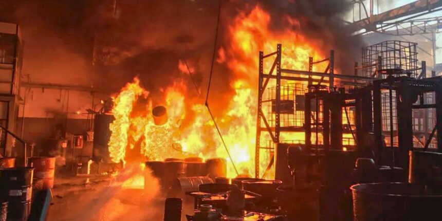 grande-incendio-atinge-distribuidora-de-tintas-em-diadema-(sp)